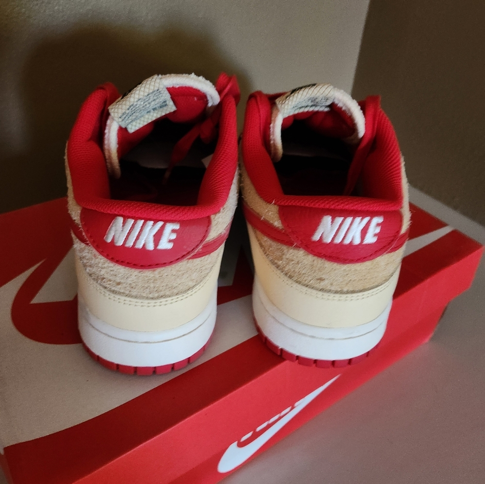 Nike Dunk Low Retro SE 'Strawberry Waffle' - Picture 5 of 8